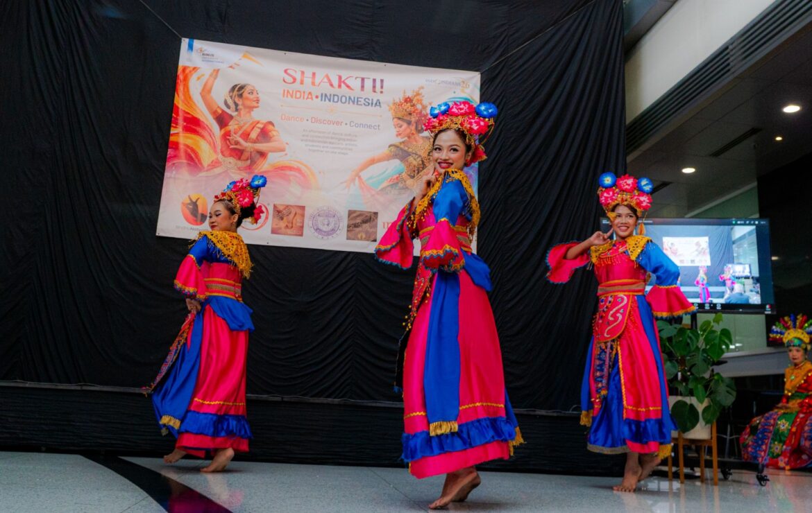 Talent IndoFringe Dari Traforsix Tampilkan Tari Cupang Menor di Shakti India-Indonesia Dance Showcase